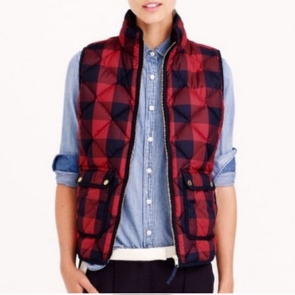 J.Crew Excursion Quilted Puffer Vest Red Navy Buffalo Plaid Size Medium Petite - Picture 2 of 12